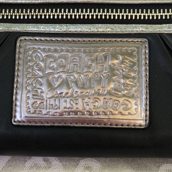 Coach Poppy Long Zip Around Wallet/clutch/Coach Tag Excellent Condition. - Picture 3 of 9
